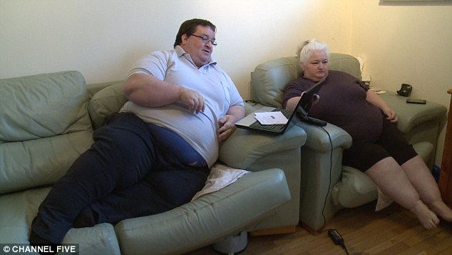 Too Fat To Work couple who weigh 54 stone between them claim £2,000 a month in benefits | Daily Mail Online